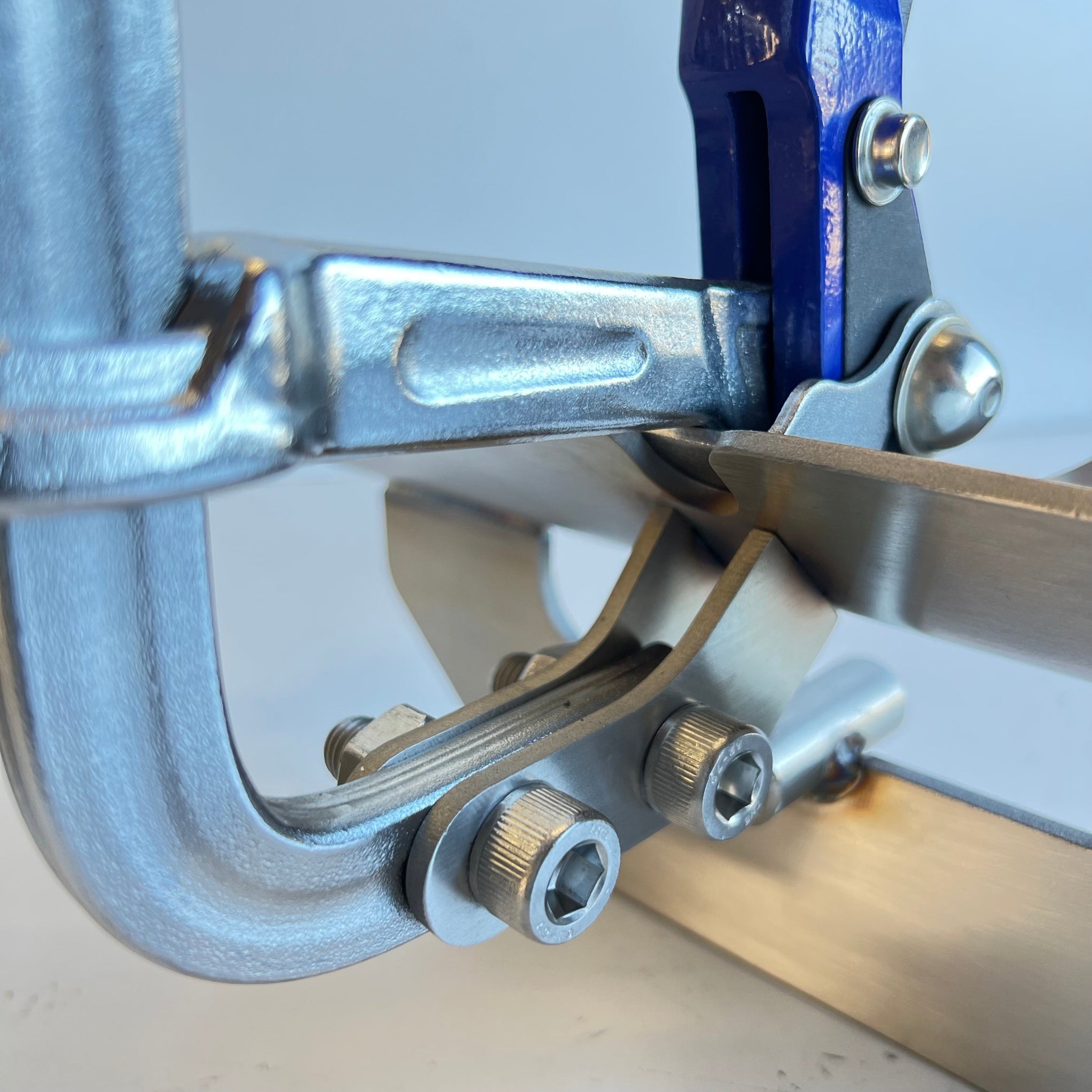 SS Customs Pipe Vice Mini | Compact Pipe Welding Vice NZ — Fab Supply & Co
